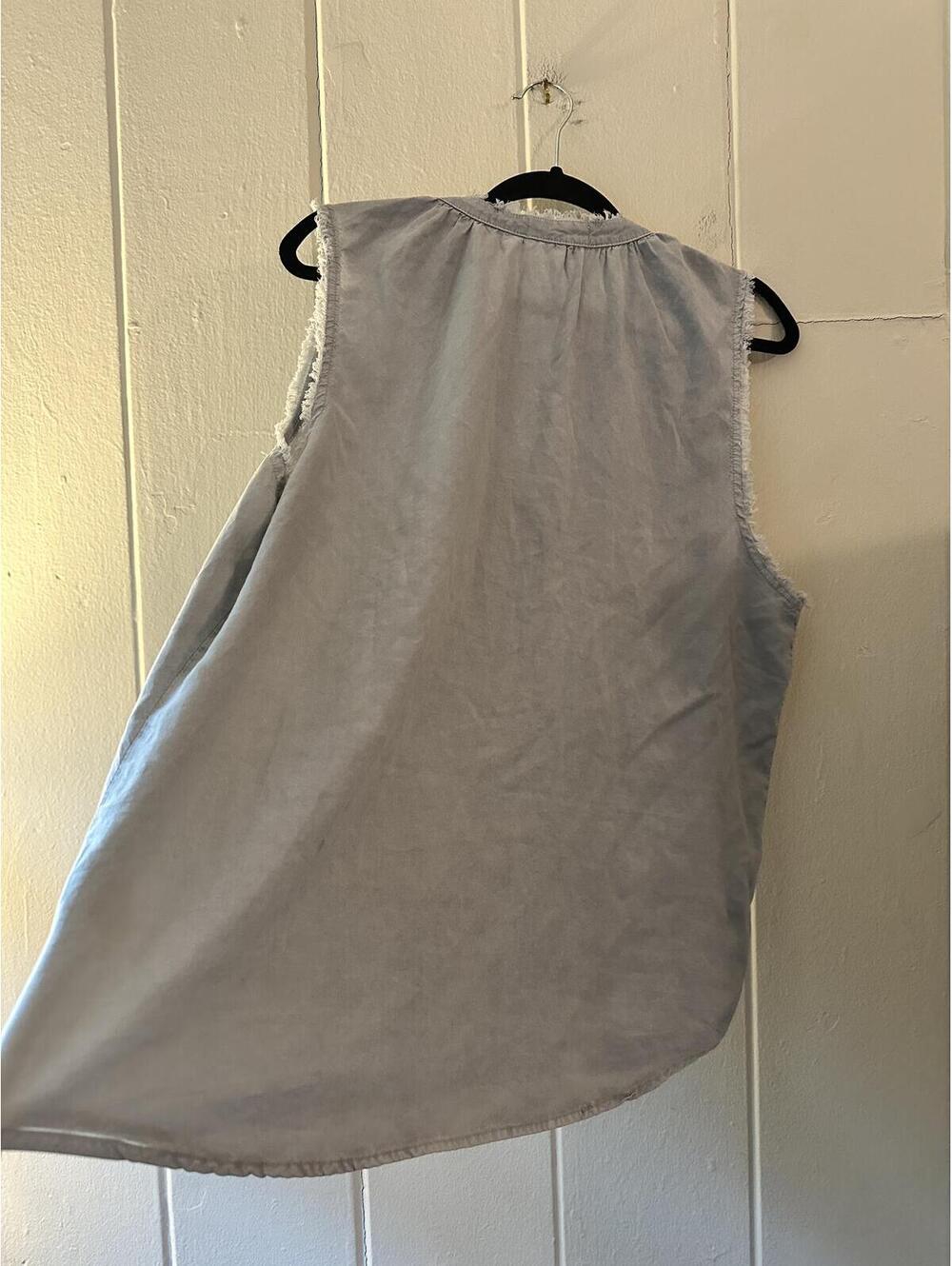 Cloth & Stone x Anthropologie Chambray Sleeveless Blouse Fringe detail Size XL - Picture 5 of 9